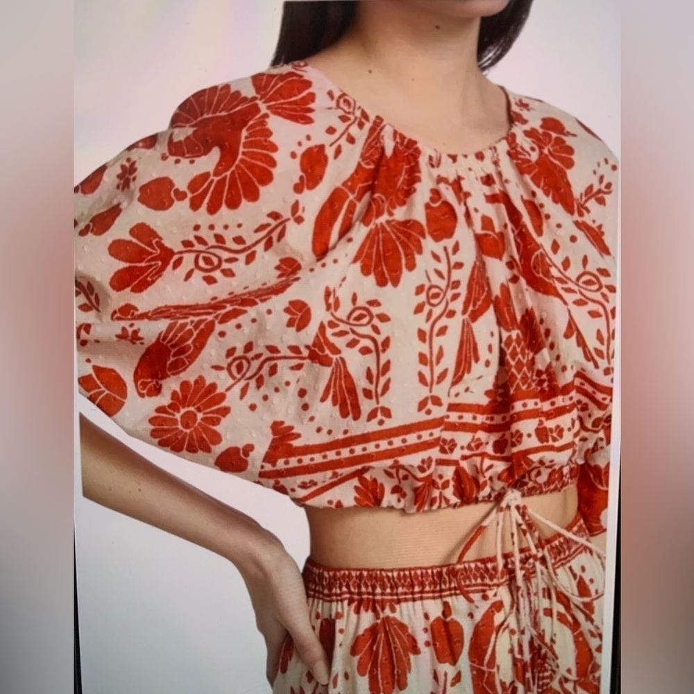 Farm Rio Boohoo Jungle Top Red and White Floral Crop Top Size Medium